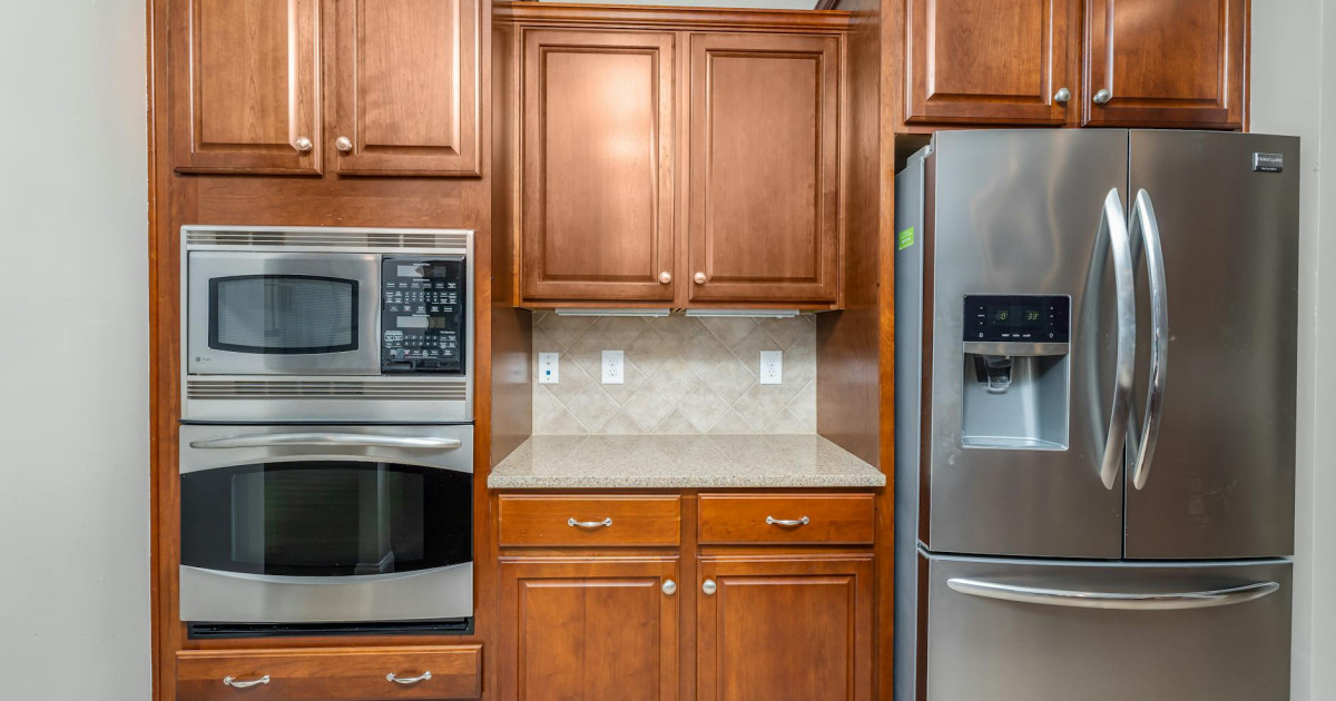 Floor Scrubbers vs Sweeping Robots: China's Cleaning Split